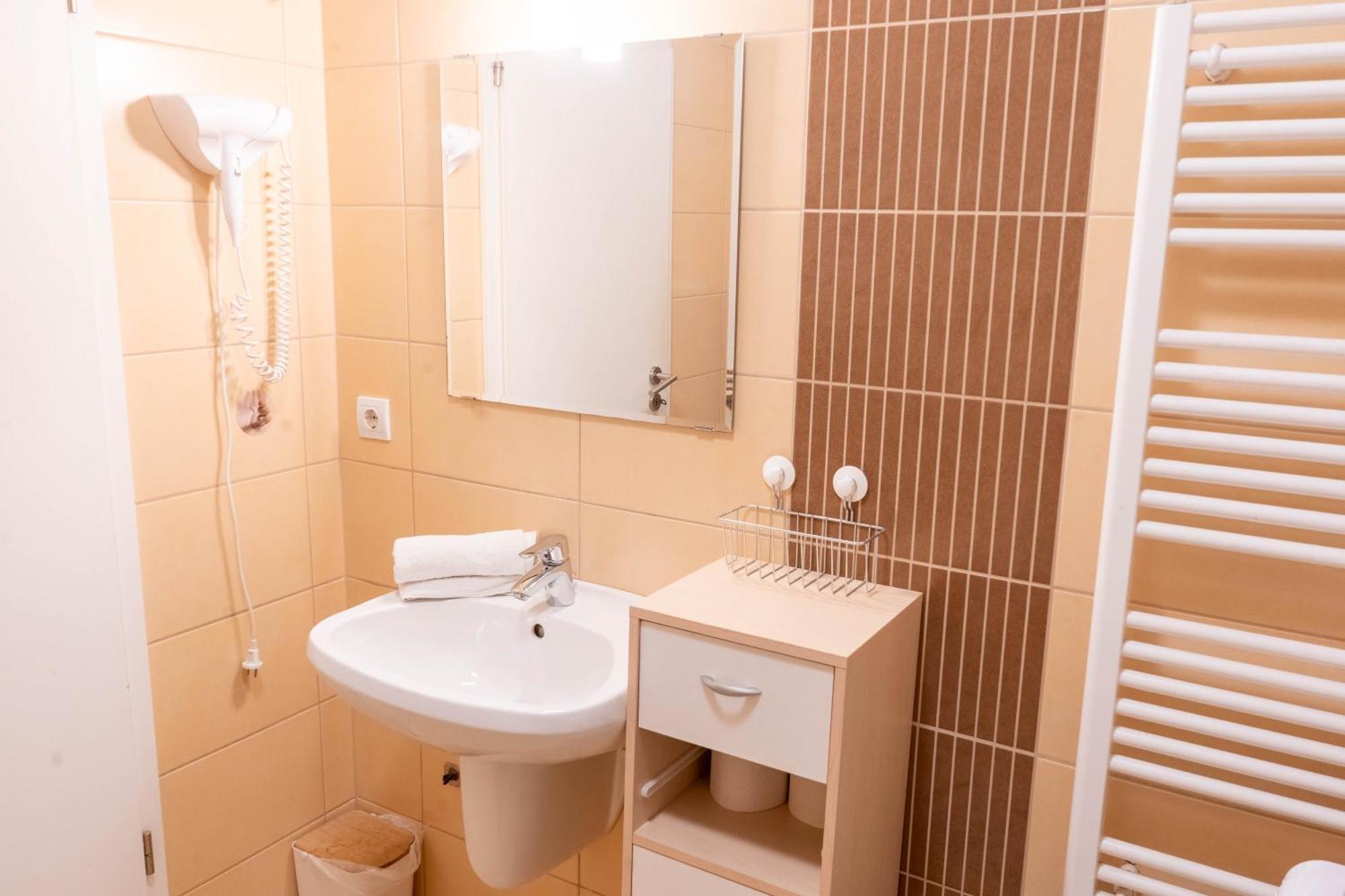 Cac Wellness Apartment Шиофок Экстерьер фото